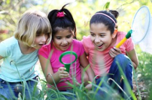 Children-exploring-the-outdoors-350x232-300x198