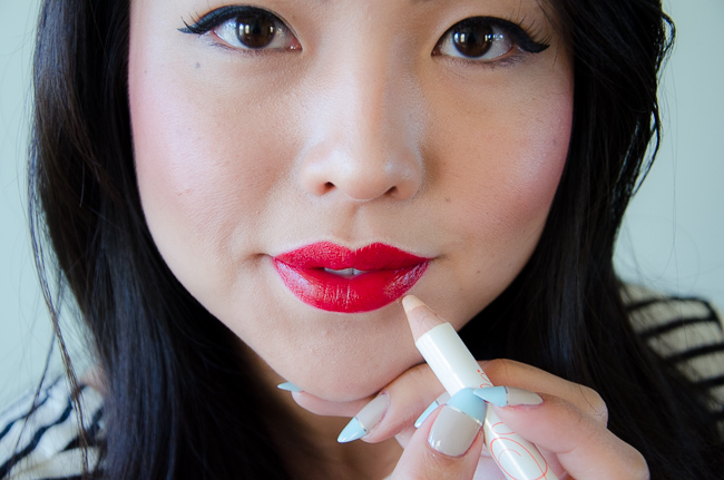 how-to-apply-lipstick-lip-liner-pencil-chella-highlighter-urban-decay-revolution-lipstick-review-7