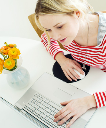 woman-writing-email-from-home-laptop_o31w7a